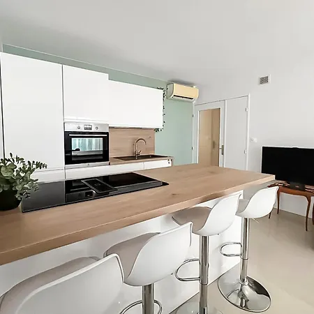 Evasion Douce En Centre-ville De St-raphael Сен-Рафаэль